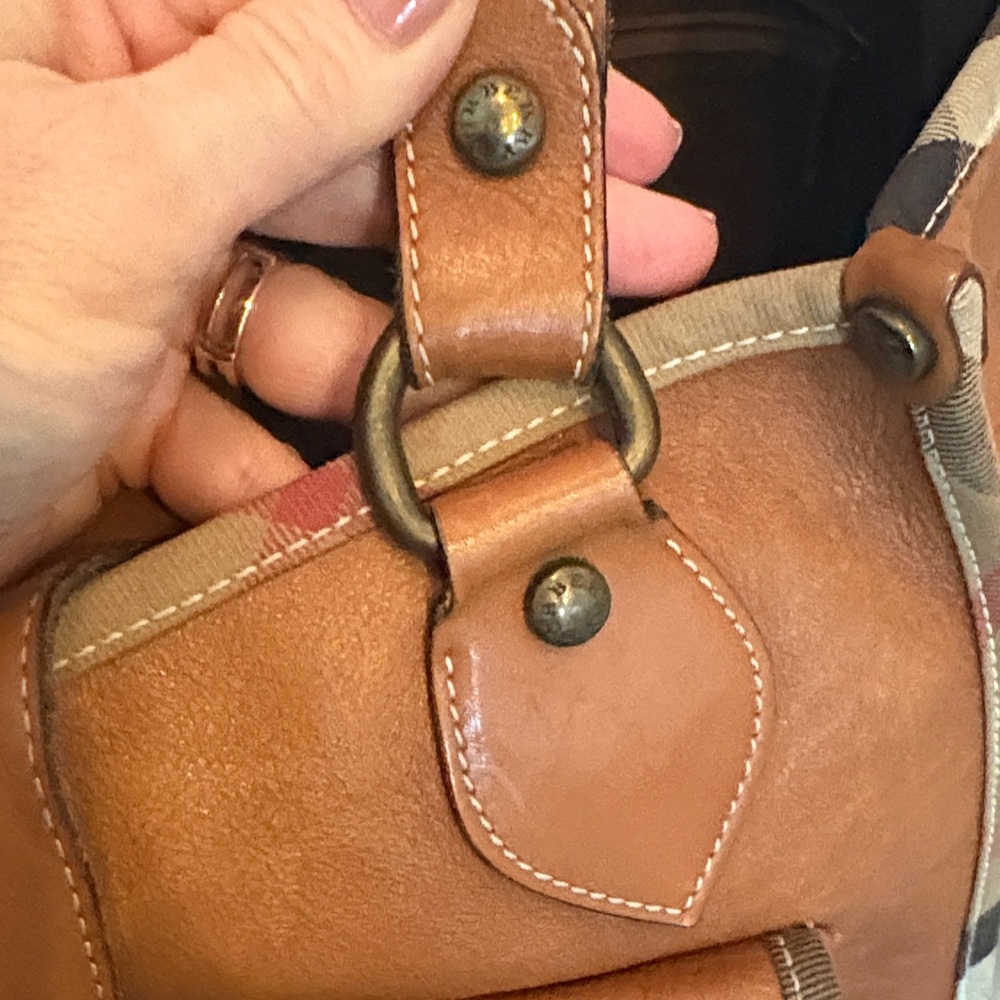 Burberry 💯 Leather Tote Bag - Picture 8 of 16